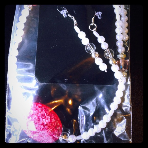 Necklace w/Earrings Set