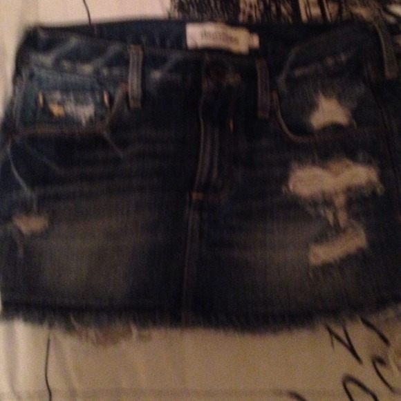 Cute ripped mini skirt - Picture 1 of 1