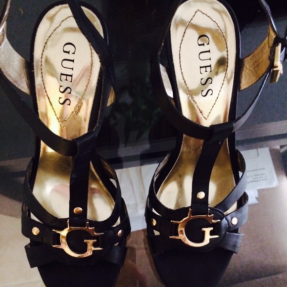 One day sale Guess 6.5 wedges