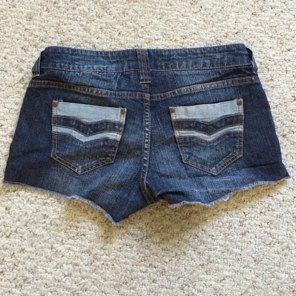 Denim shorts - Picture 2 of 3