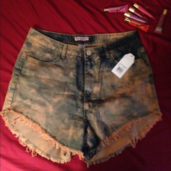 Peach Dyed Denim frayed shorts