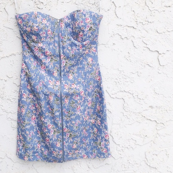 Forever 21 Dresses & Skirts - Floral Bustier Zip Dress
