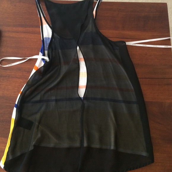 worn once Papua tank top - Picture 2 of 2
