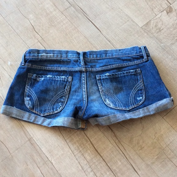 🚫SOLD🎀 NWOT Hollister Low Rise Jean Shorts💗 - Picture 3 of 3
