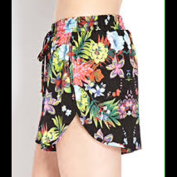 🎁SOLD🎁Island Life Dolphin Shorts - Picture 3 of 3