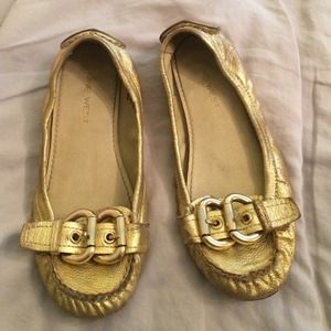 Women's Nine West golden flats. Size 6