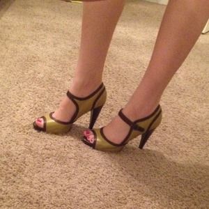 Retro brown and green Steve Madden heels!