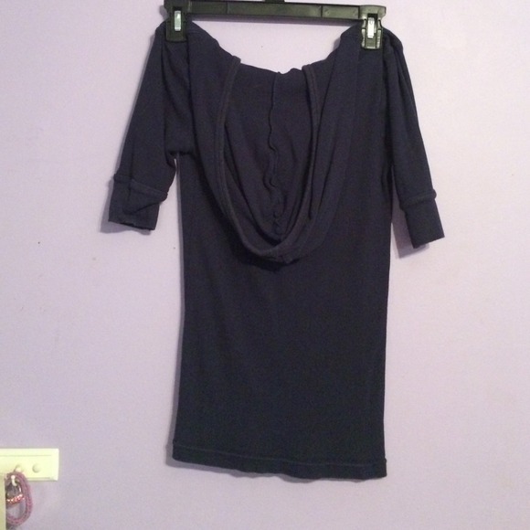 Shirt with hood - Picture 2 of 2