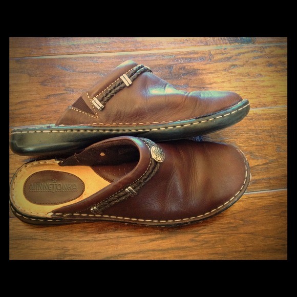 ⛔️SOLD⛔️Minnetonka leather shoes