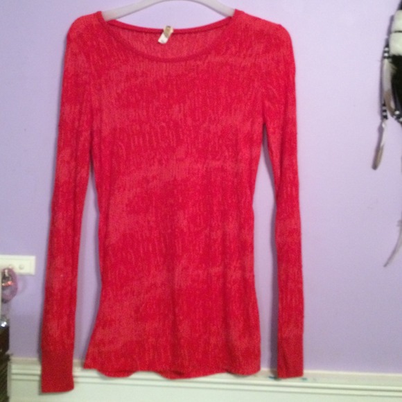 Long shirt ruffle bottom to make it regular length - Picture 1 of 2