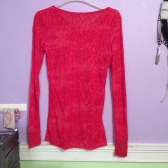 Long shirt ruffle bottom to make it regular length - Picture 2 of 2