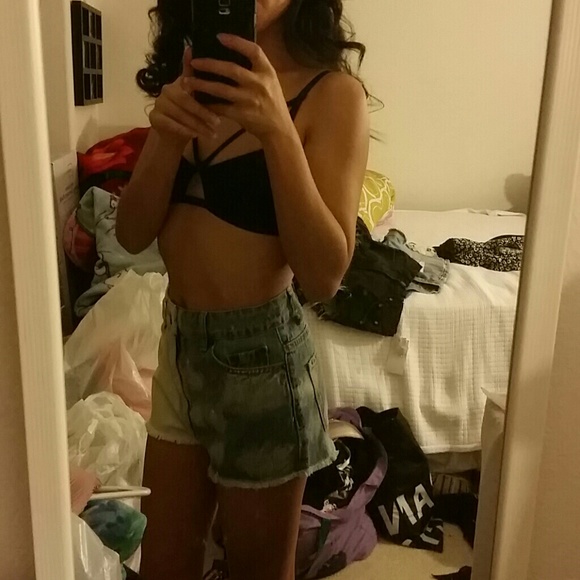 BDG High-Waisted Denim Shorts - Picture 3 of 3