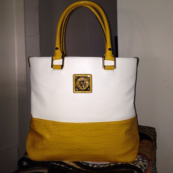 Purse and Perfume bundle for @rossio77