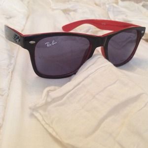*PRICE REDUCED* Ray Ban Sunglasses. (women or men)