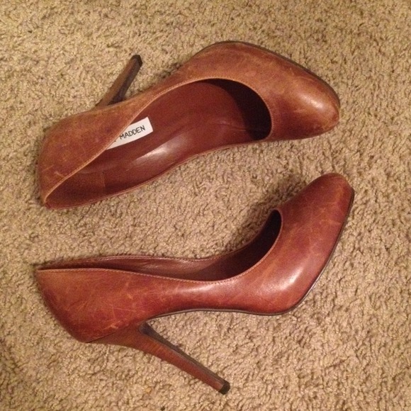 Cognac brown Steve Madden pumps