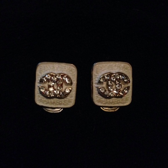 🔻SALE🔻Authentic CHANEL Rhinestone Earrings