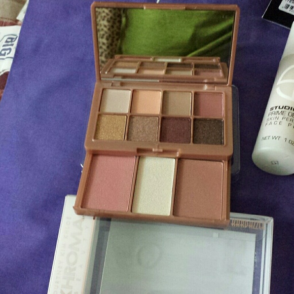 Various Cosmetics - Picture 2 of 4