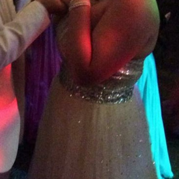 PROM DRESS - Picture 3 of 4