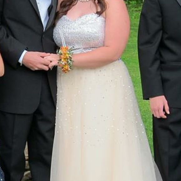 PROM DRESS - Picture 4 of 4