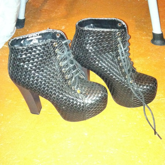 6.5 lace up platform heel/boots
