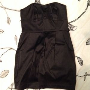 💛 Black tube top dress with pockets