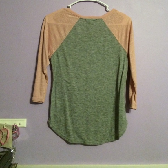 Cute shirt - Picture 2 of 2