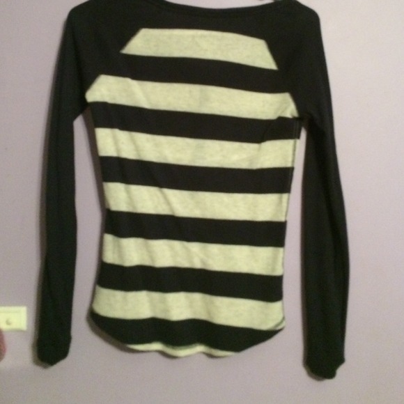 Cute shirt - Picture 2 of 2