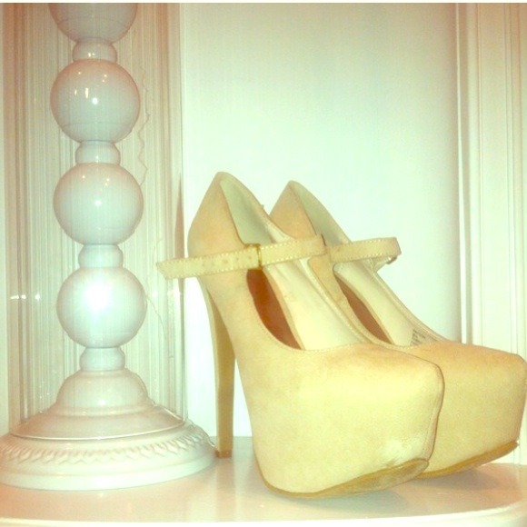 Nude suede pumps