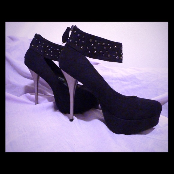 Sexy, ankle-wrap stilettos!