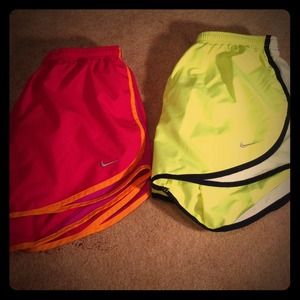Nike shorts (2)