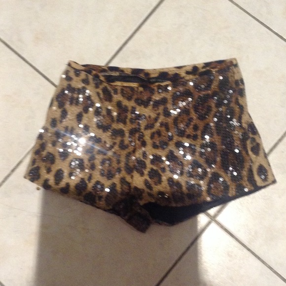 Leopard sequence shorts