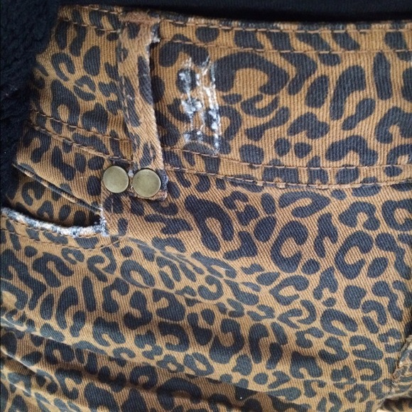 Cheetah High Waisted Shorts - Picture 3 of 3