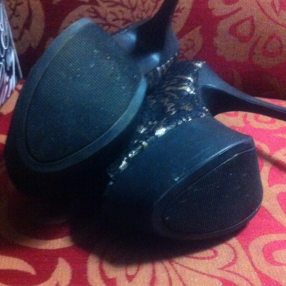 Heels - Picture 4 of 4