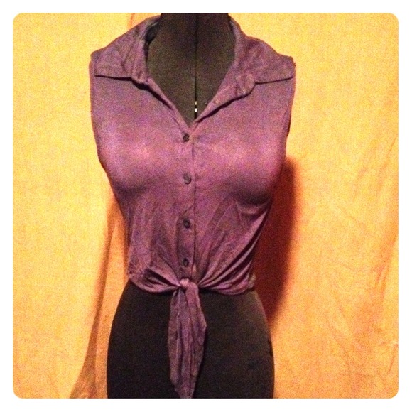Grey button up top that ties