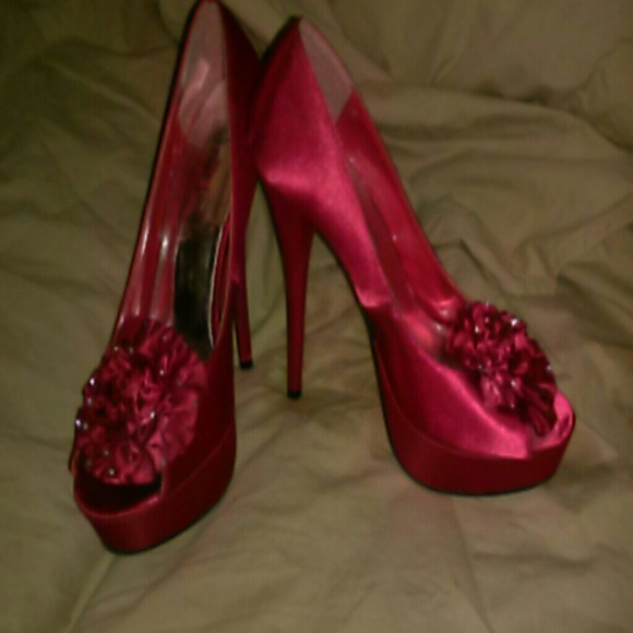 Diva Lounge Heels - Picture 2 of 4