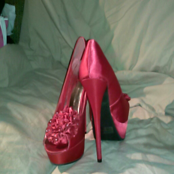 Diva Lounge Heels - Picture 3 of 4