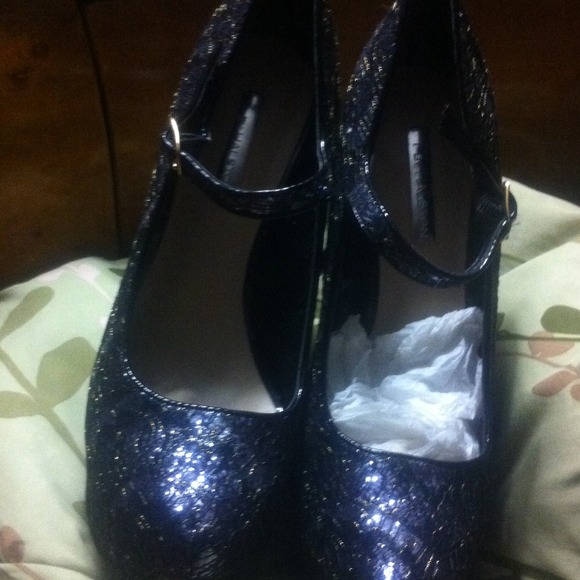 Shoes - Picture 2 of 2