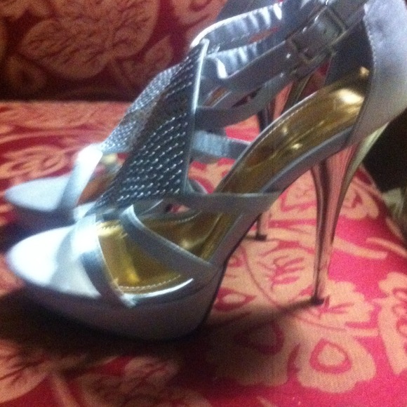 Heels - Picture 2 of 3