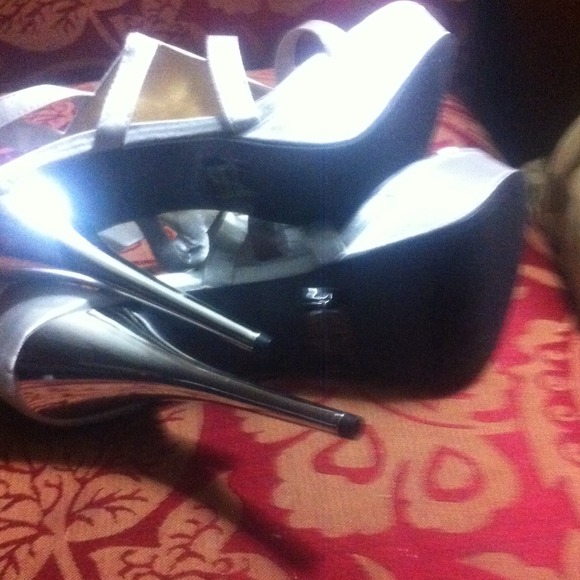 Heels - Picture 3 of 3