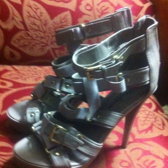 Heels - Picture 2 of 3