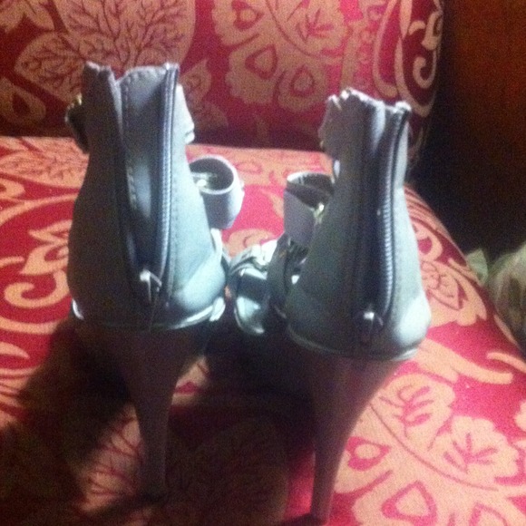 Heels - Picture 3 of 3
