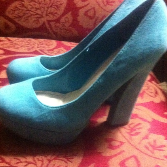 Heels - Picture 2 of 2