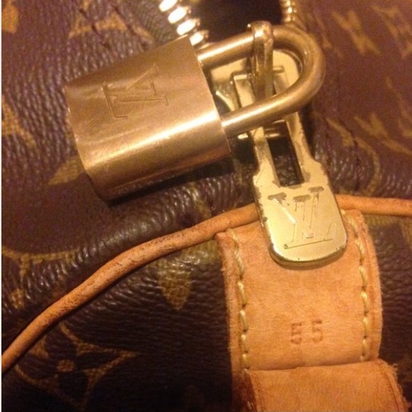 💯% LV Bandouliere 55 - Picture 3 of 3