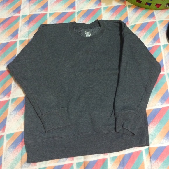 Belly show sweater