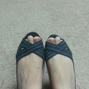 Black flat sandals
