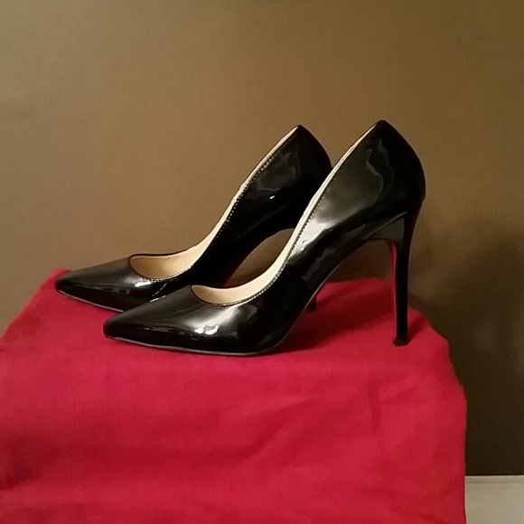 Black red bottom designer type pumps