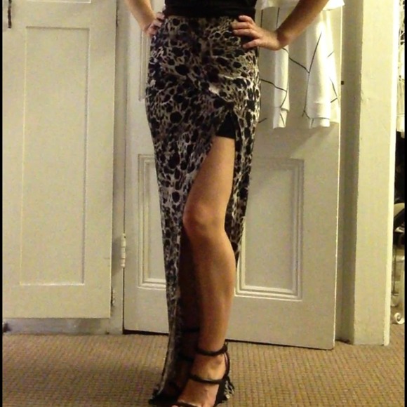 Animal print long skirt with side slit. Also sz 4 - Picture 2 of 4