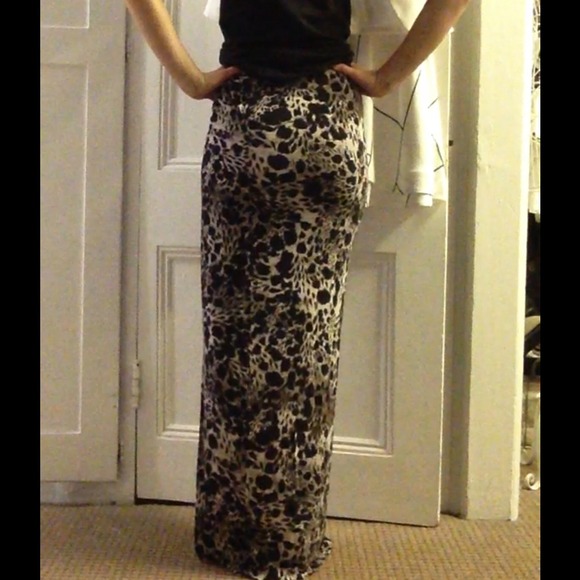 Animal print long skirt with side slit. Also sz 4 - Picture 4 of 4