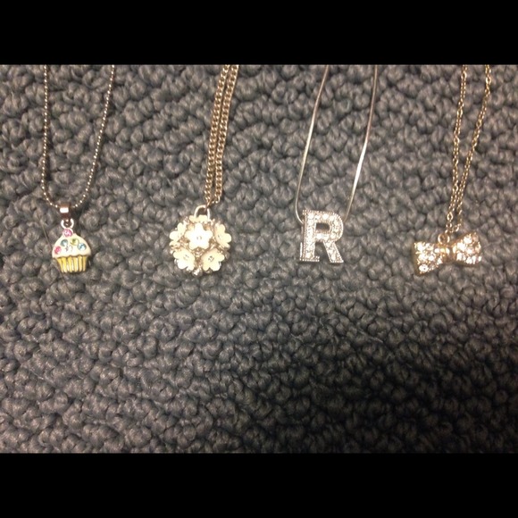 Cute necklaces with small pendants - Picture 2 of 3