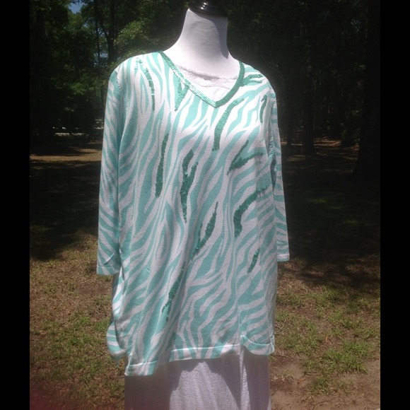 LIGHTWEIGHT COTTON SWEATER /SOLD LOCALLY - Picture 2 of 2